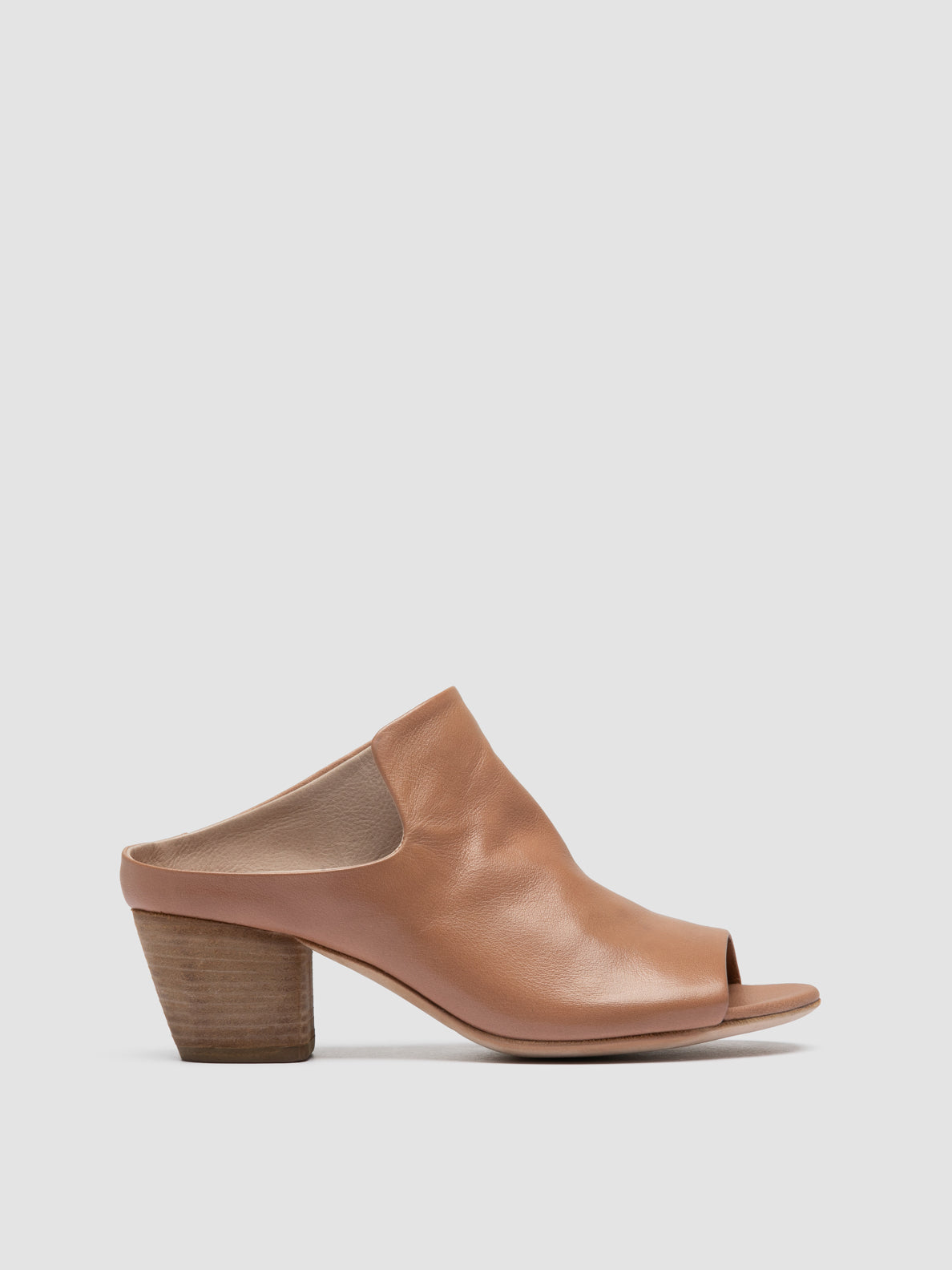 ADELE/003 IGNIS HUMUS