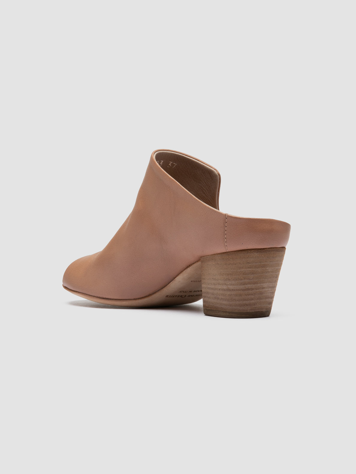 ADELE/003 IGNIS HUMUS